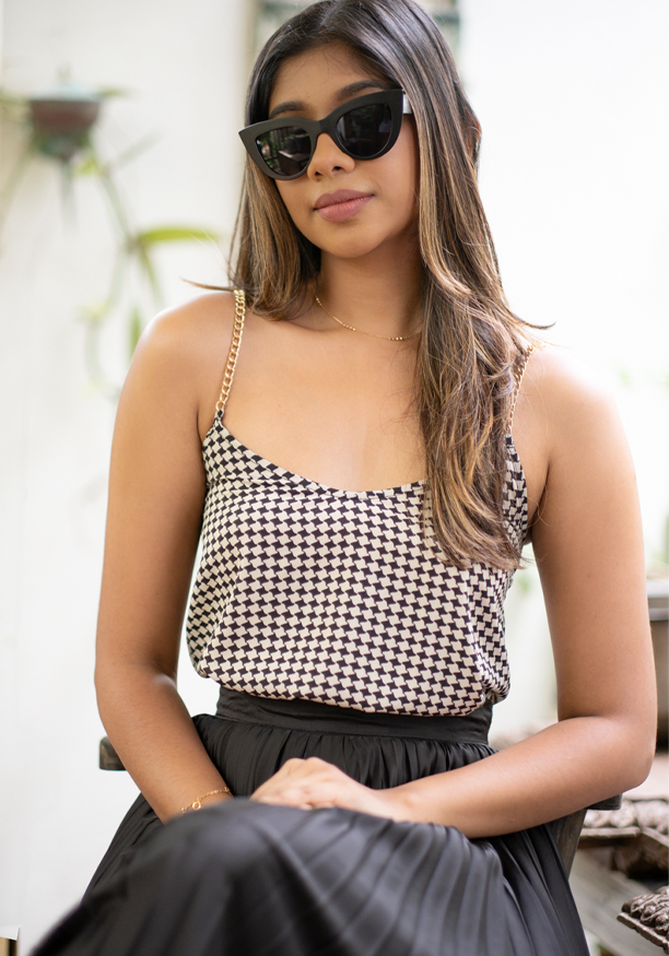 LORA V NECK CHECK CROP BLOUSE